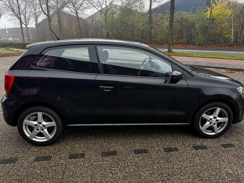 Zwart Gebruikt 2014 VW Polo Hatchback | € 5.000 (Goede deal) - Afbeelding 1/4