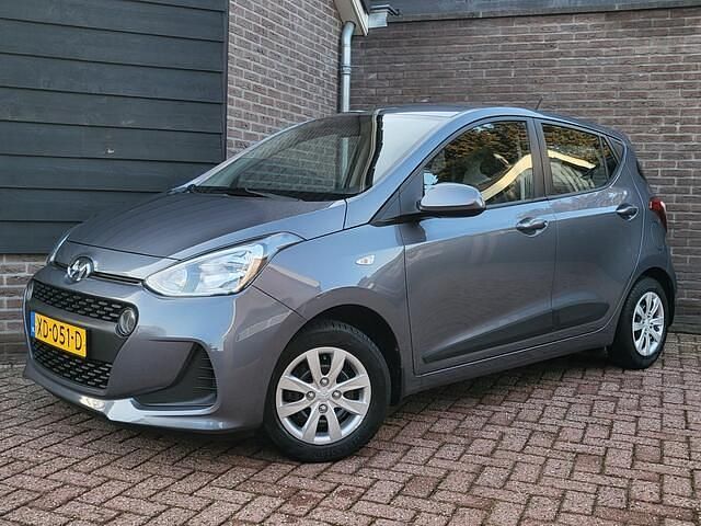 Grijs Occasion 2018 Hyundai i10 Comfort Hatchback | € 7.999 (Goede deal) - Afbeelding 1/4
