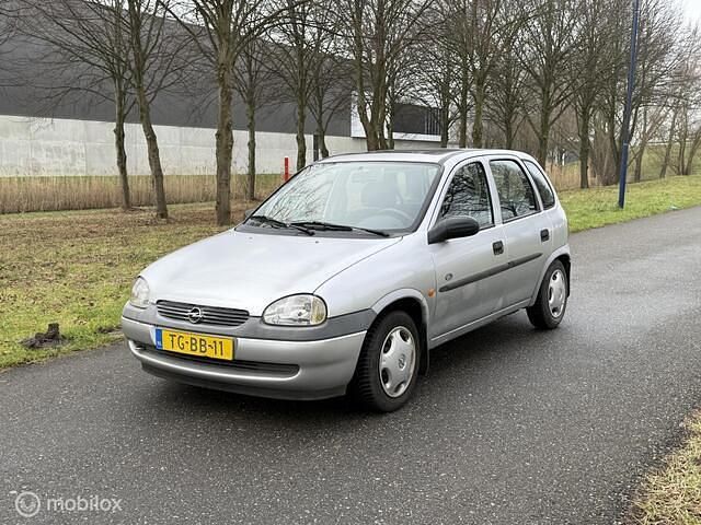 Grijs Occasion 1998 Opel Corsa Hatchback | € 999 (Eerlijke prijs) - Afbeelding 1/4