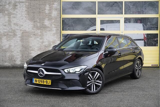 Zwart Occasion 2021 Mercedes CLA180 Shooting Brake Business Stationwagen | € 19.950 - Afbeelding 1/4