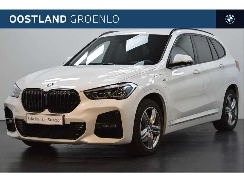 Wit, metallic lak Gebruikt 2022 BMW X1 M Sport SUV | € 35.950 (Iets duurder) - Afbeelding 1/4