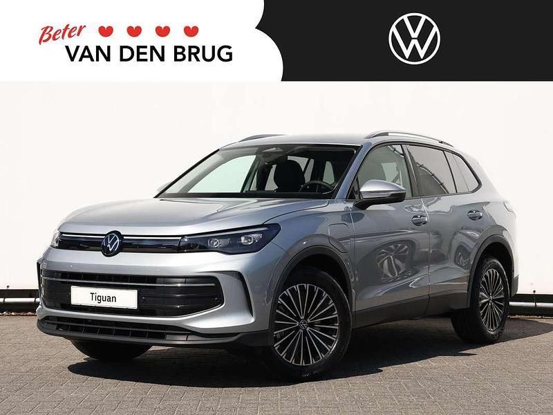Grijs Nieuw 2025 VW Tiguan Edition SUV | € 49.760 (Super prijs) - Afbeelding 1/4