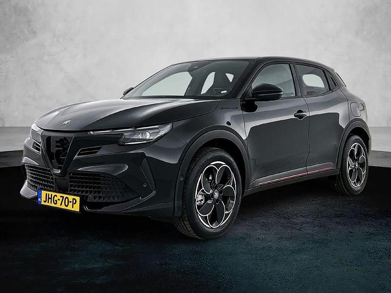 Zwart Nieuw 2025 Alfa Romeo Junior Edizione Speciale SUV | € 42.030 (Duur) - Afbeelding 1/1