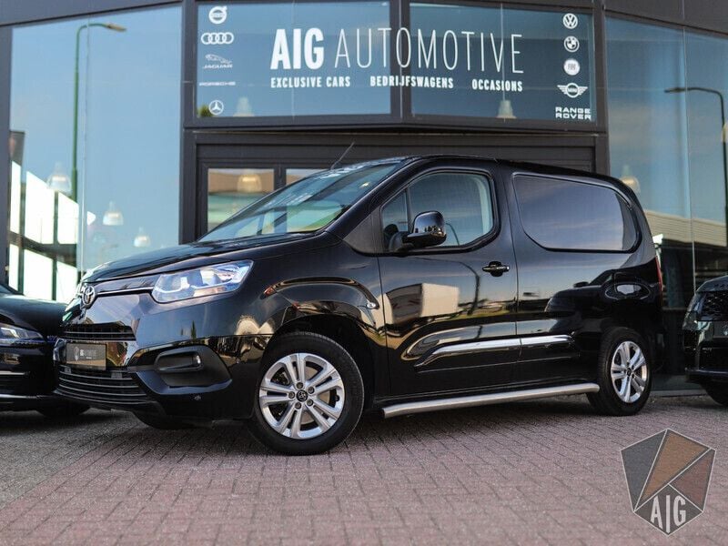 Zwart Gebruikt 2021 Toyota Proace City Van | € 16.950 (Eerlijke prijs) - Afbeelding 1/4