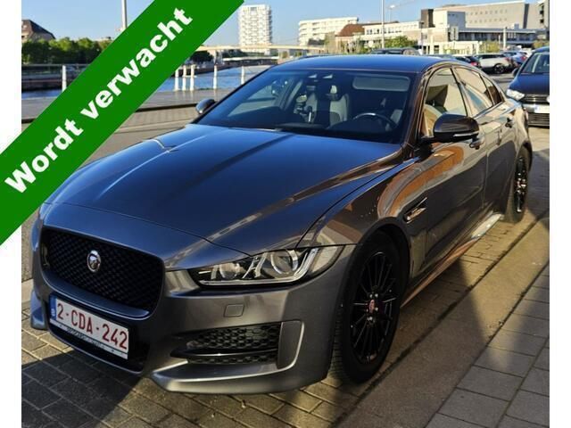 Grijs, metallic lak Gebruikt 2018 Jaguar XE Sedan | € 5.999 - Afbeelding 1/4