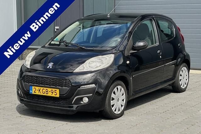 Zwart Gebruikt 2013 Peugeot 107 Active Hatchback | € 4.450 (Eerlijke prijs) - Afbeelding 1/4