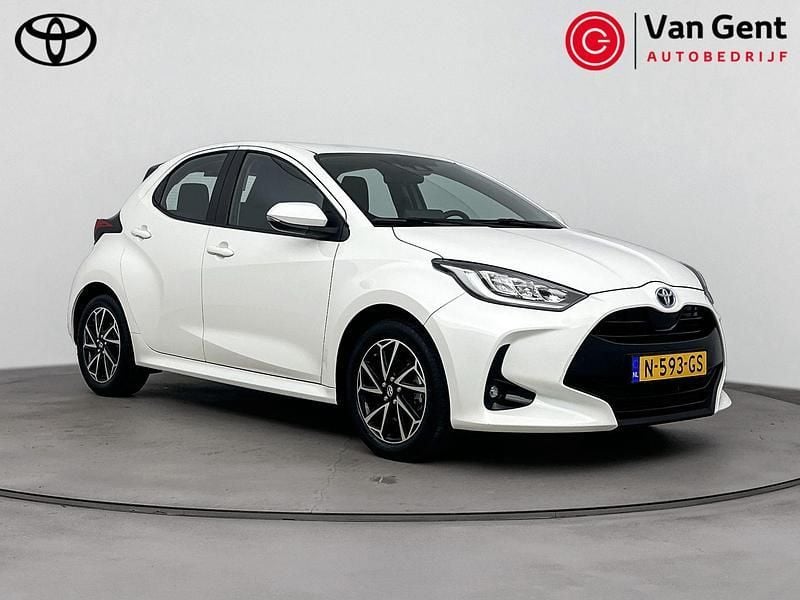 Wit Gebruikt 2021 Toyota Yaris Hybrid Hatchback | € 21.999 (Eerlijke prijs) - Afbeelding 1/4