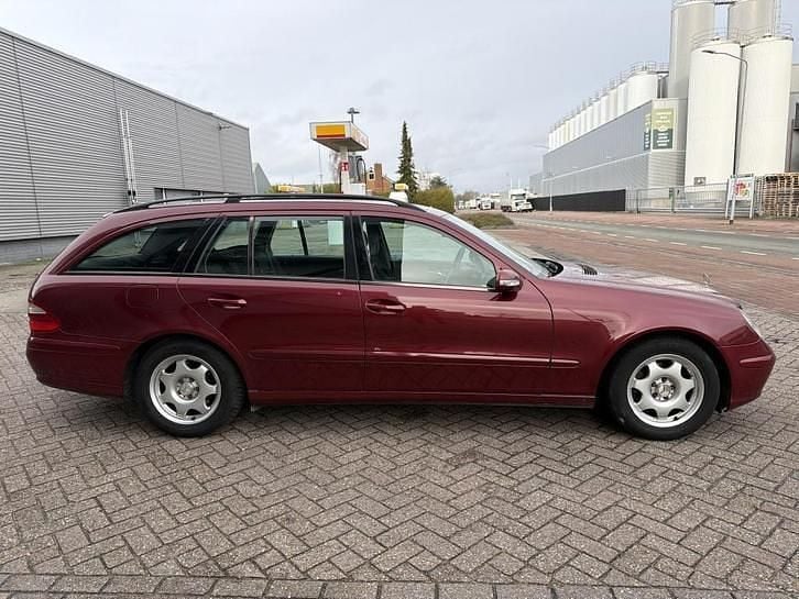 Occasion Mercedes E220 Classic 150 PK (110 kW) 2005 Rood Stationwagen