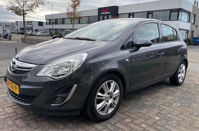 Grijs Gebruikt 2012 Opel Corsa Edition Hatchback | € 2.449 (Goede deal) - Afbeelding 1/3