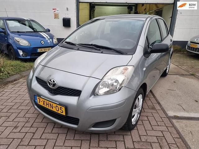 Grijs Gebruikt 2010 Toyota Yaris Cool Hatchback | € 3.450 (Eerlijke prijs) - Afbeelding 1/4