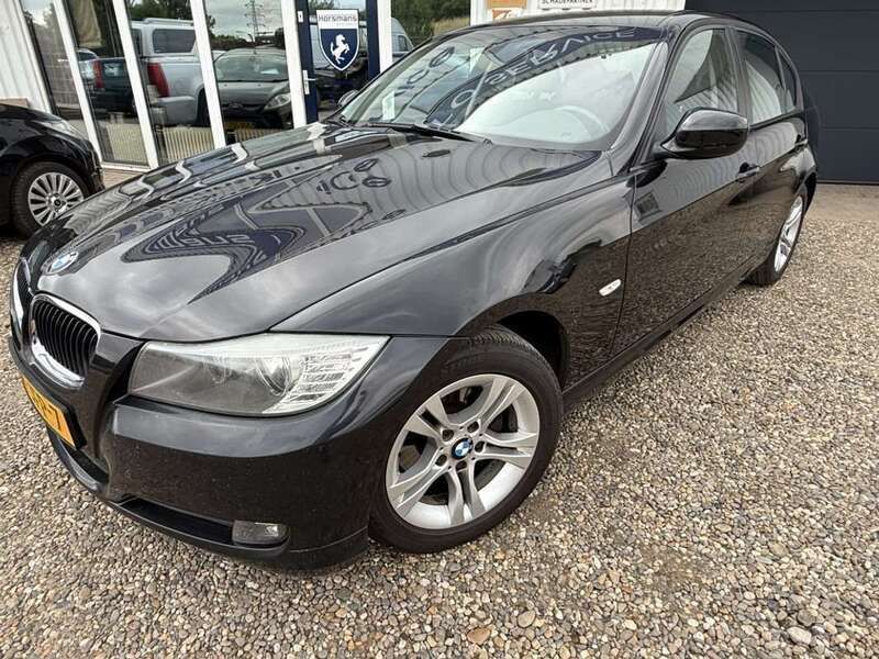 Zwart, metallic lak Gebruikt 2009 BMW 316 Sedan | € 4.450 (Goede deal) - Afbeelding 1/4