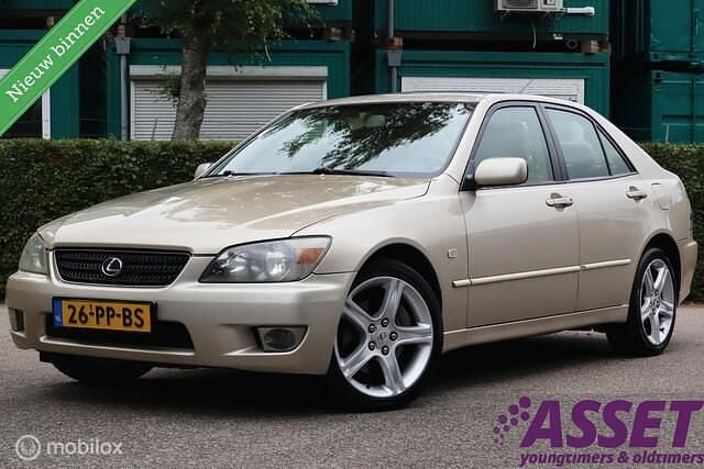 Beige Gebruikt 2004 Lexus IS200 Executive Line Sedan | € 4.995 (Eerlijke prijs) - Afbeelding 1/4