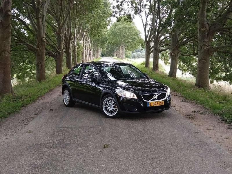 Zwart Gebruikt 2010 Volvo C30 Summum Hatchback | € 5.500 (Goede deal) - Afbeelding 1/4