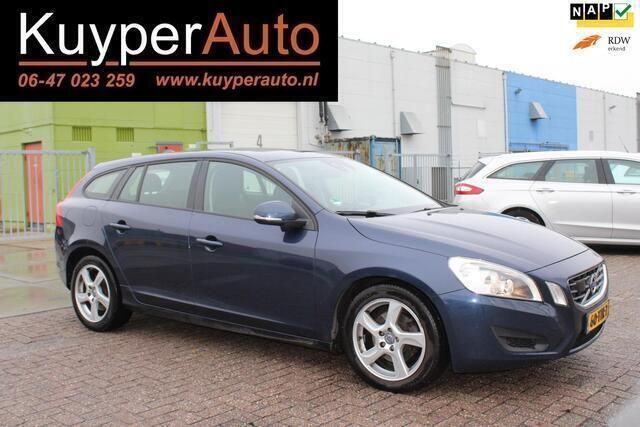 Blauw, metallic lak Gebruikt 2012 Volvo V60 Kinetic Stationwagen | € 5.500 (Eerlijke prijs) - Afbeelding 1/4
