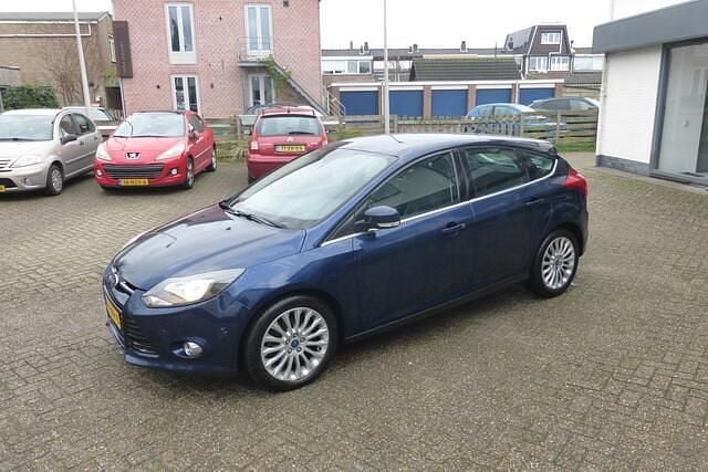Blauw Gebruikt 2011 Ford Focus Titanium Hatchback | € 4.950 (Eerlijke prijs) - Afbeelding 1/4