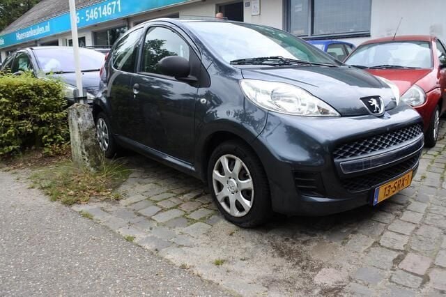 Grijs Gebruikt 2011 Peugeot 107 Hatchback | € 2.195 (Iets duurder) - Afbeelding 1/4