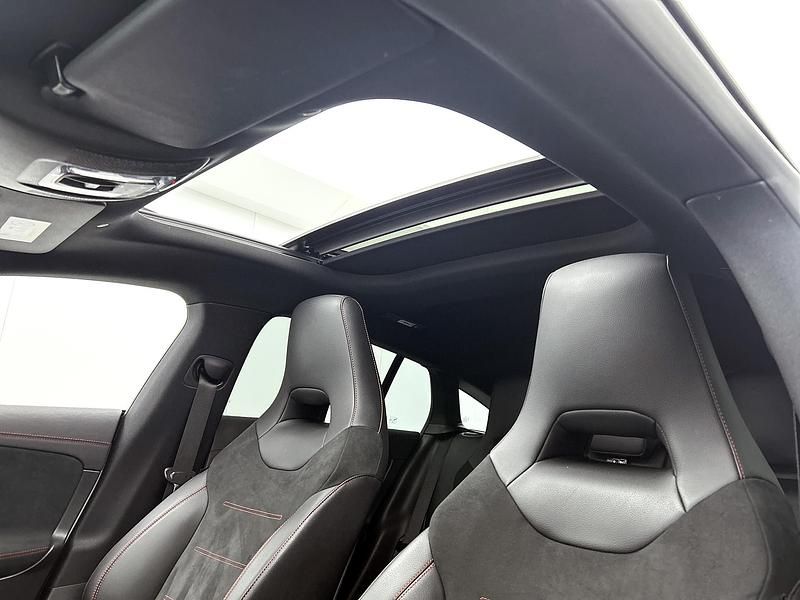 Occasion Mercedes CLA250e Shooting Brake AMG 2024 Wit Stationwagen