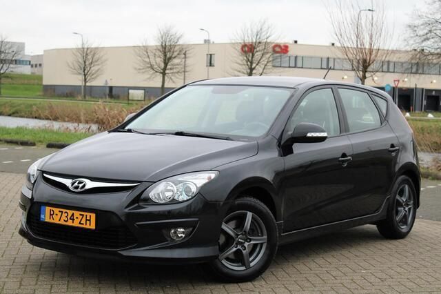 Zwart Gebruikt 2011 Hyundai i30 Hatchback | € 6.450 (Iets duurder) - Afbeelding 1/4