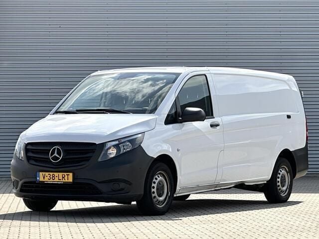 Wit Gebruikt 2023 Mercedes Vito MPV | € 18.950 - Afbeelding 1/4