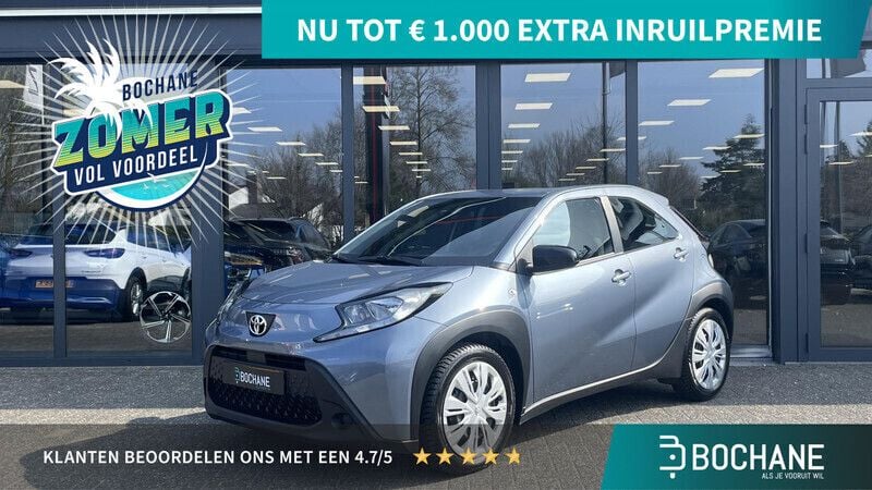 Grijs Gebruikt 2024 Toyota Aygo Play Hatchback | € 18.295 (Eerlijke prijs) - Afbeelding 1/4