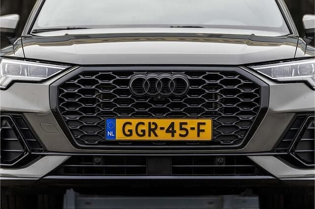 Occasion Audi Q3 Sportback Competition 150 PK (110 kW) 2024 Grijs (metallic) SUV