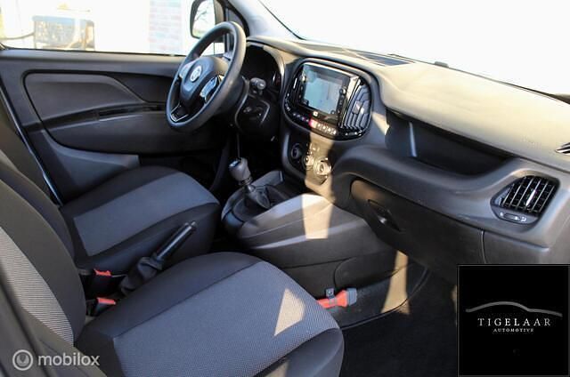 Occasion Fiat Doblò Trekking 105 PK (77 kW) 2023 Grijs (metallic) MPV