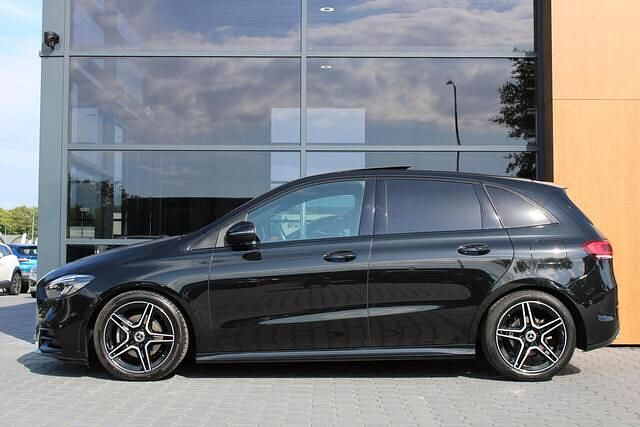 Occasion Mercedes B180 Business 136 PK (100 kW) 2019 Zwart MPV