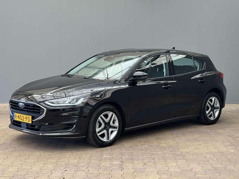 Zwart Gebruikt 2022 Ford Focus Hatchback | € 14.900 (Goede deal) - Afbeelding 1/4