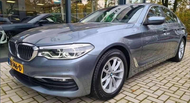 Grijs Gebruikt 2018 BMW 520 Executive Sedan | € 23.999 (Goede deal) - Afbeelding 1/4