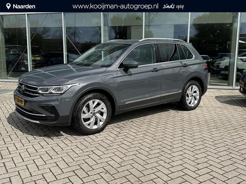 Grijs Occasion 2021 VW Tiguan Business+ SUV | € 32.745 (Eerlijke prijs) - Afbeelding 1/4