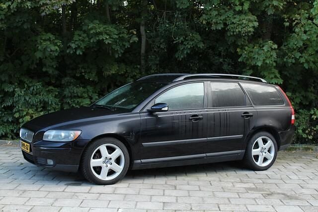 Zwart Gebruikt 2004 Volvo V50 Momentum Stationwagen | € 2.475 (Iets duurder) - Afbeelding 1/4