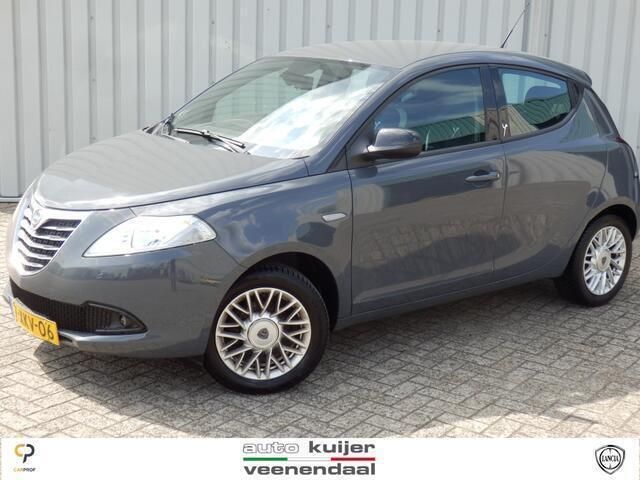 Grijs Gebruikt 2014 Lancia Ypsilon Hatchback | € 5.750 (Eerlijke prijs) - Afbeelding 1/4