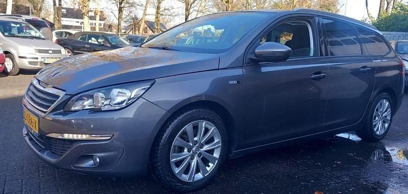 Grijs Occasion 2016 Peugeot 308 SW Style Stationwagen | € 7.995 (Goede deal) - Afbeelding 1/4