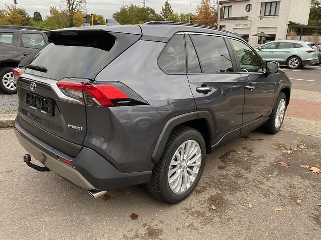 Grijs Gebruikt 2023 Toyota RAV4 Lounge SUV | € 36.900 - Afbeelding 1/4