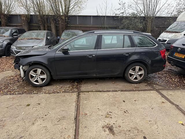 Occasion Skoda Octavia Ambition 105 PK (77 kW) 2015 Zwart Stationwagen