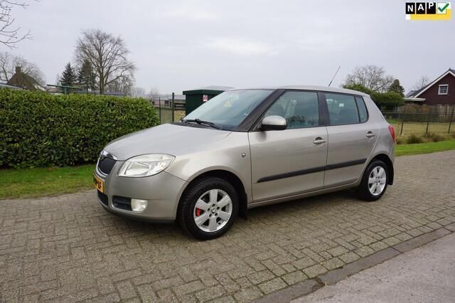 Beige Gebruikt 2007 Skoda Fabia Ambiente Hatchback | € 2.500 (Eerlijke prijs) - Afbeelding 1/4