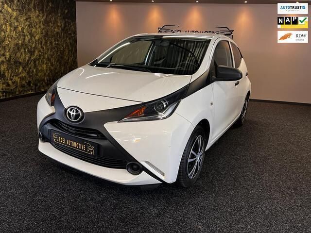 Wit Gebruikt 2017 Toyota Aygo Hatchback | € 6.995 (Eerlijke prijs) - Afbeelding 1/4