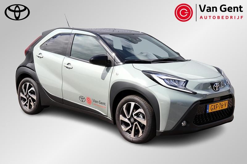 Groen Gebruikt 2025 Toyota Aygo Pulse Hatchback | € 22.999 - Afbeelding 1/4