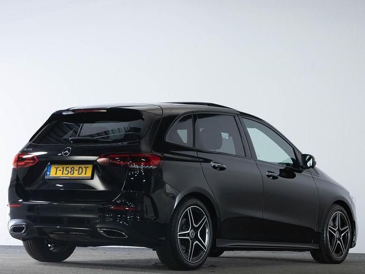 Occasion Mercedes B180 AMG line 136 PK (100 kW) 2023 Zwart MPV