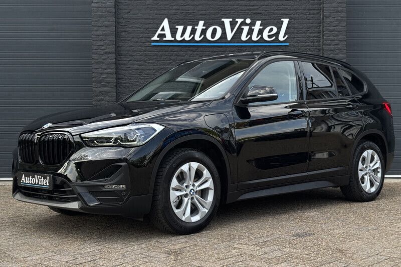 Zwart Gebruikt 2021 BMW X1 Advantage SUV | € 30.945 (Eerlijke prijs) - Afbeelding 1/3