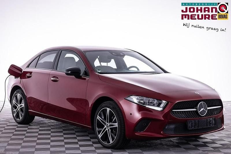 Rood Gebruikt 2022 Mercedes A250 Luxury Sedan | € 27.990 (Super prijs) - Afbeelding 1/4