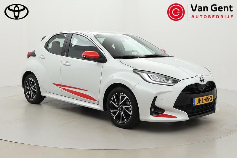 Wit Gebruikt 2022 Toyota Yaris Hybrid Hatchback | € 24.999 (Duur) - Afbeelding 1/4