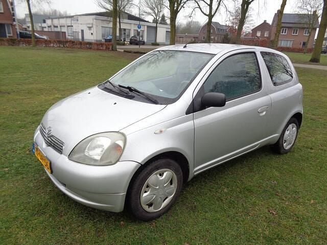 Occasion Toyota Yaris 68 PK (50 kW) 1999 Grijs Hatchback