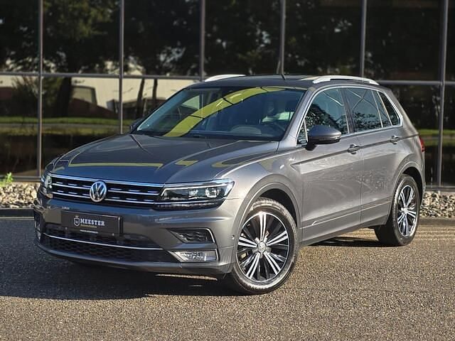 Grijs Occasion 2016 VW Tiguan Highline SUV | € 21.895 - Afbeelding 1/4