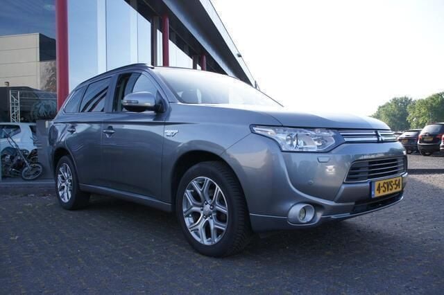 Grijs Gebruikt 2013 Mitsubishi Outlander Instyle SUV | € 13.450 (Eerlijke prijs) - Afbeelding 1/4