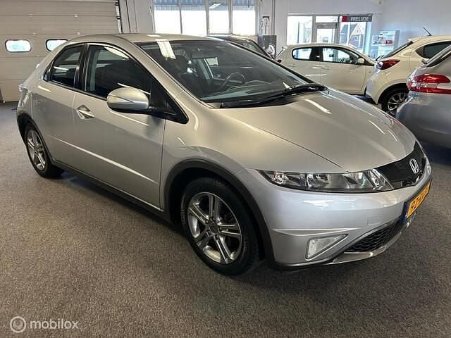Grijs (metallic) Gebruikt 2011 Honda Civic Sport Hatchback | € 6.490 (Eerlijke prijs) - Afbeelding 1/4