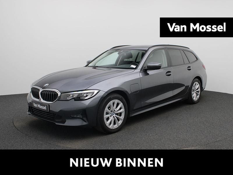 Grijs Gebruikt 2021 BMW 330e Basis Stationwagen | € 28.900 (Super prijs) - Afbeelding 1/4