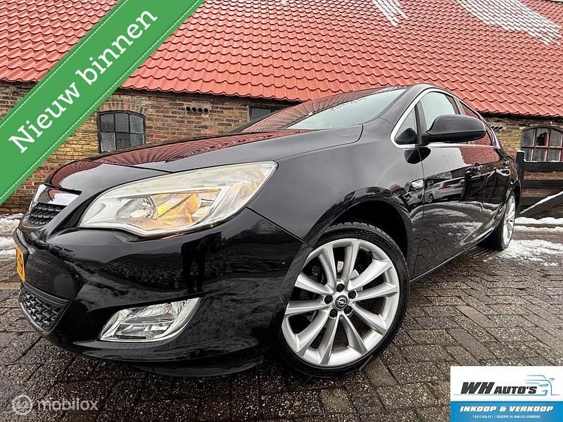Zwart Occasion 2010 Opel Astra Cosmo Hatchback | € 5.250 (Eerlijke prijs) - Afbeelding 1/4