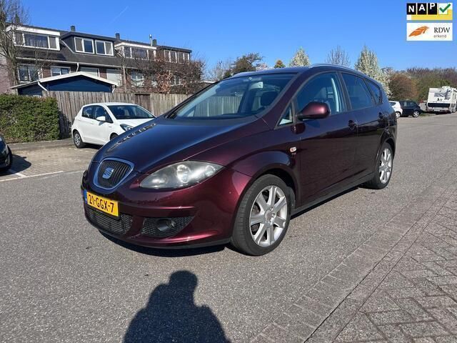 Rood Gebruikt 2008 Seat Altea XL Stylance MPV | € 3.750 (Eerlijke prijs) - Afbeelding 1/4
