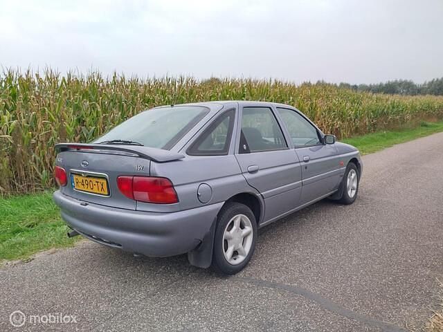 Grijs Gebruikt 1997 Ford Escort | € 2.000 - Afbeelding 1/4